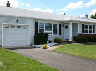 3 Oakfield Rd, Toms River, NJ 08757