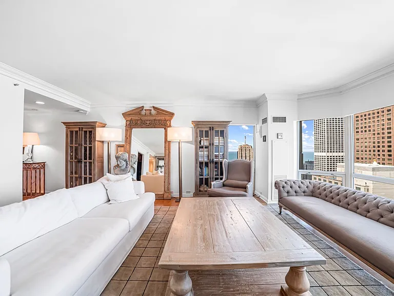 100 E Huron St #3504 — Photo 5