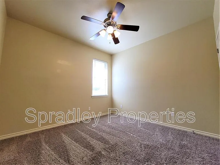 505 Marshall Dr — Photo 5