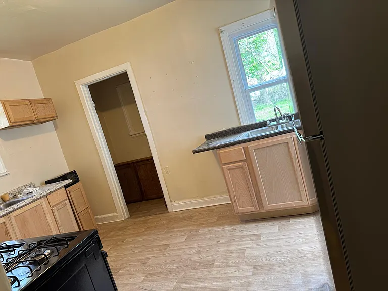 41 Pershing Ave #1 — Photo 14