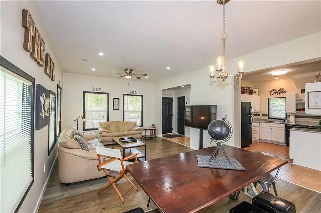 4 bed, 3.5 bath, 1877 sqft, $2,699 — Photo 3