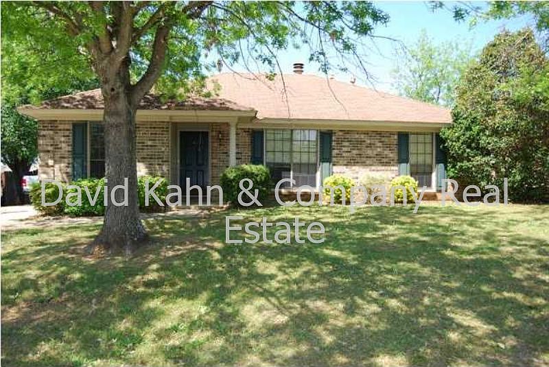 1st image of 2936 Willow Lane Dr