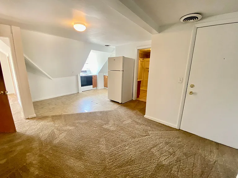 603 W Cross St — Photo 13