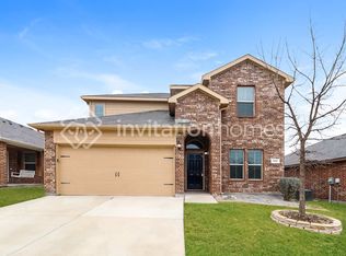 652 Creekview Dr, Azle, TX 76020