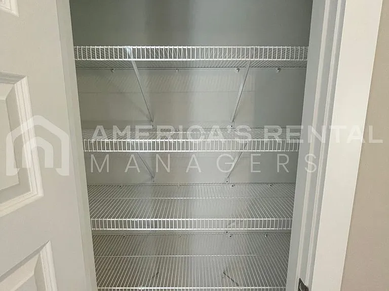 55 Kings Way — Photo 14