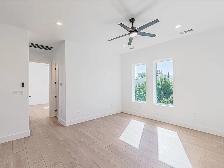 4319 Sylvester St — Photo 18