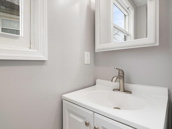 3rd image of 10 Olive St Floor 2