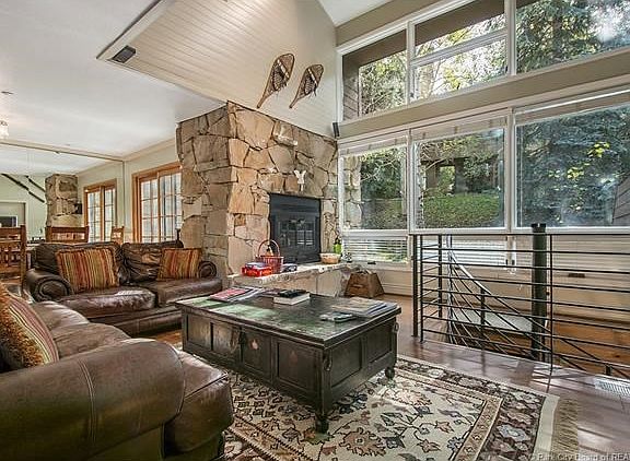 2nd image of 1156 Stonebridge Cir