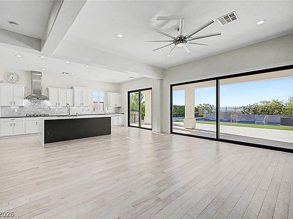 3rd image of 2240 Martinique Ave