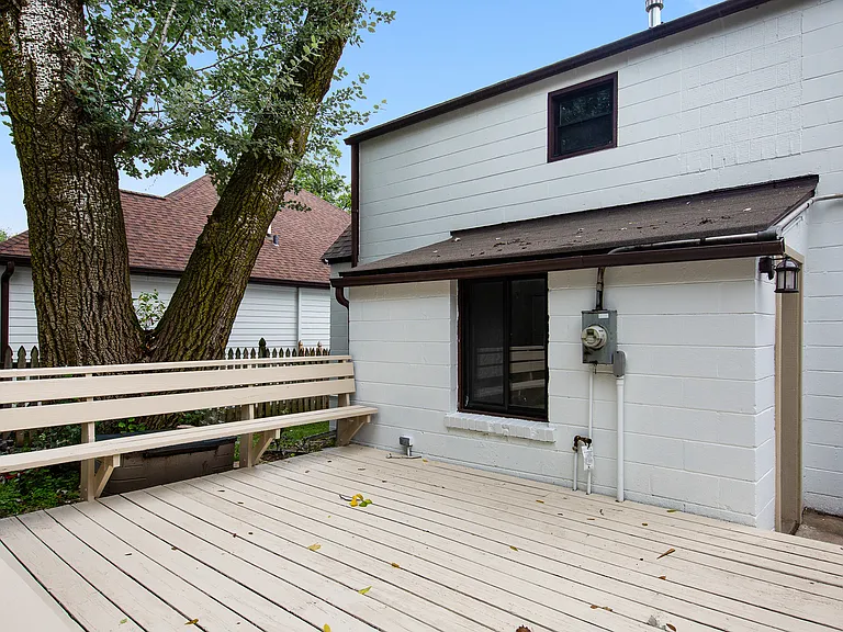 22W549 Emerson Ave — Photo 14