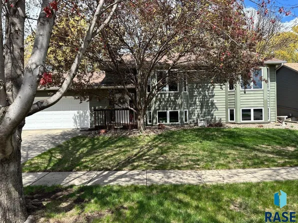 308 W Evergreen Dr, Brandon, SD 57005