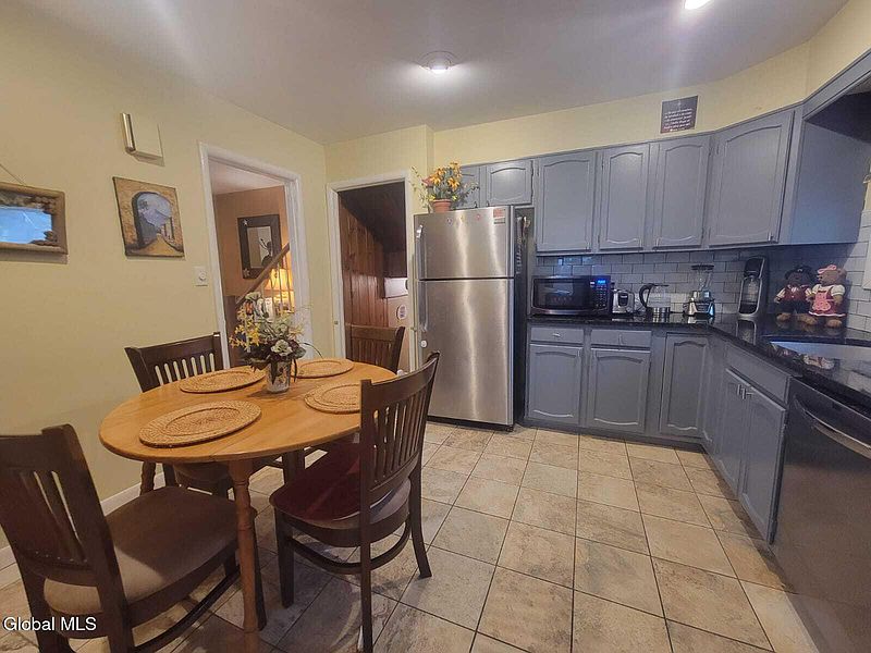 5th image of 44 Saratoga Drive