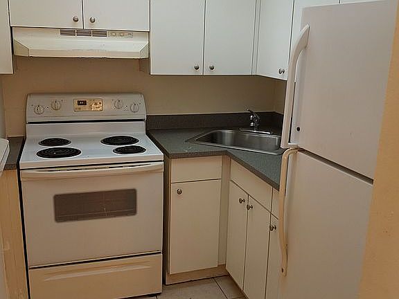 3rd image of 151 SE 6th Ave APT 6