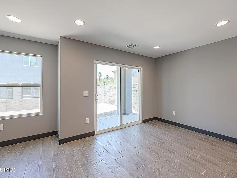 924 E Old Southern Ave — Photo 11