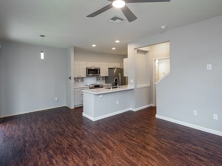 91-1160 Kamakana St #805 — Photo 1