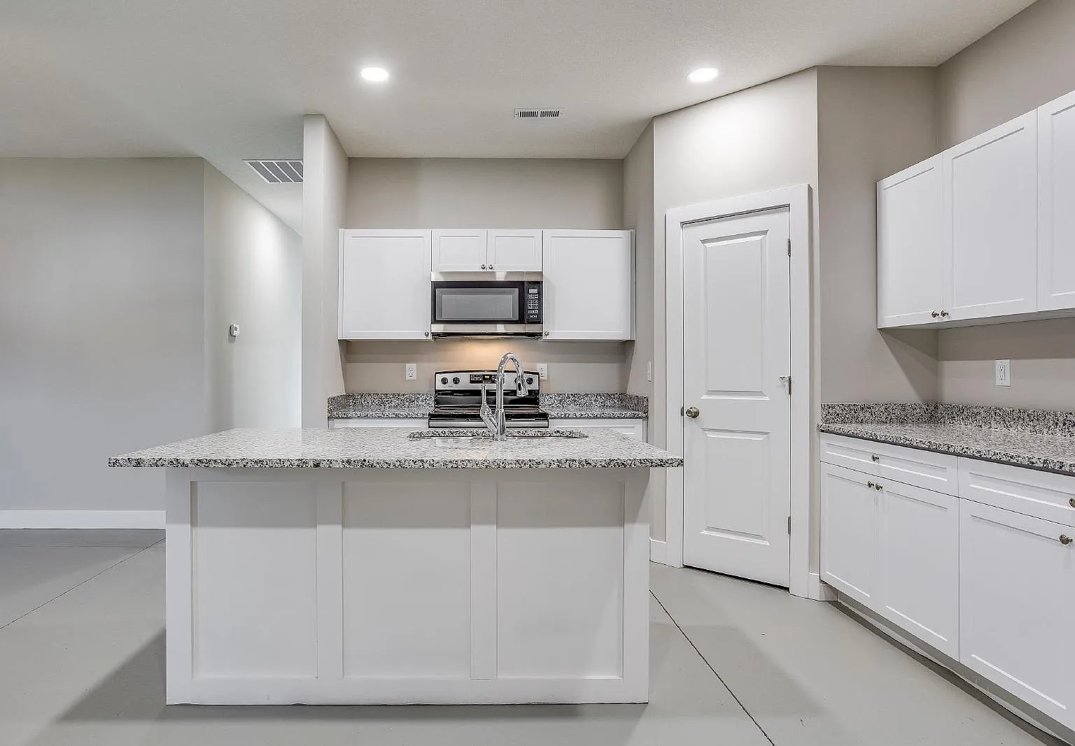 3 bed, 2.0 bath, $1,495 — Photo 3
