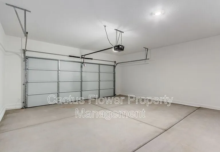 2037 W Shelly Ave — Photo 22