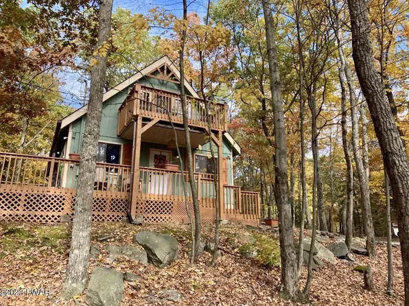 104 Long Spur Ln, Lords Valley, PA 18428