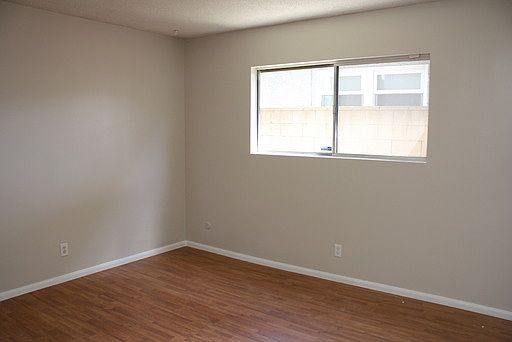 5th image of 2910 Acresite St APT 2