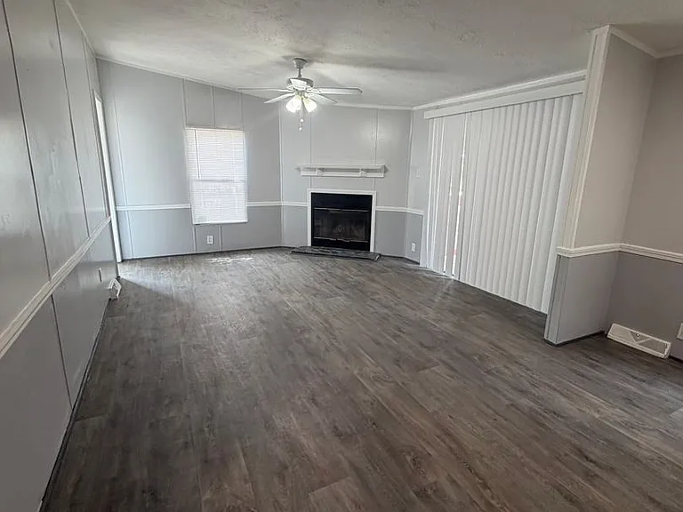1105 S Rogers St — Photo 44