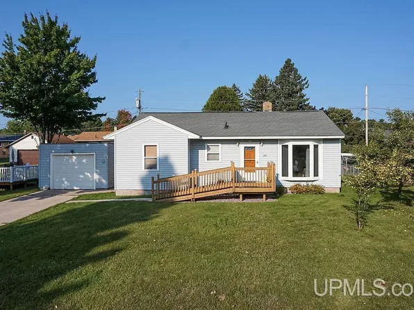 145 N Lilac St, Ishpeming, MI 49849