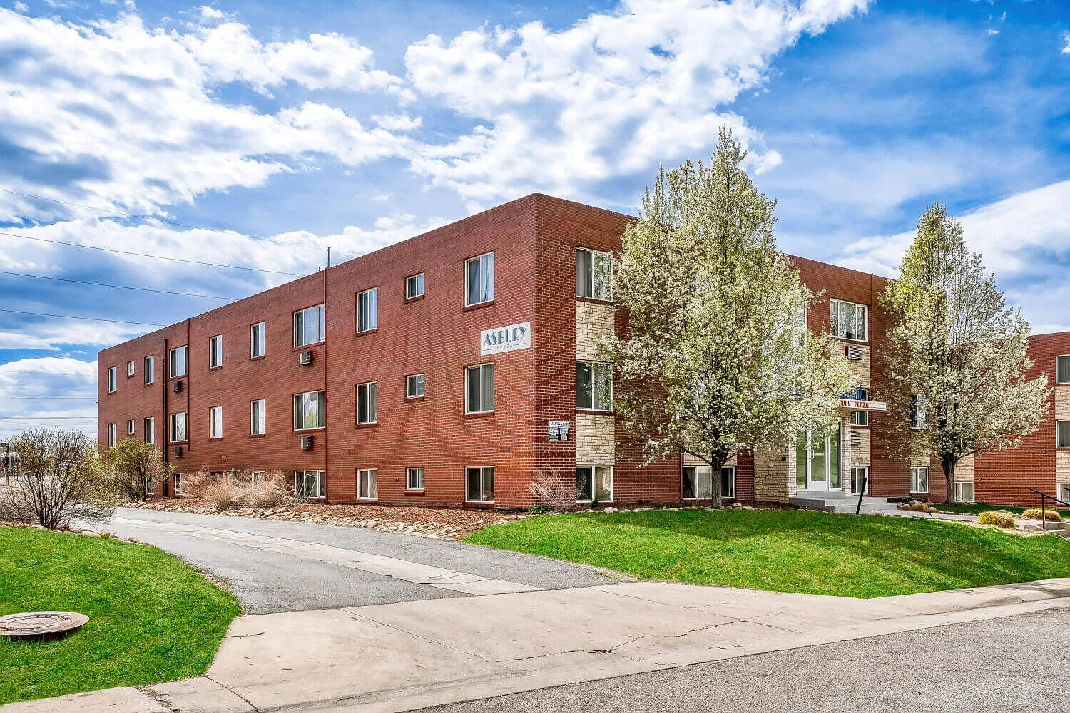 Asbury Plaza Apartments — Photo 1