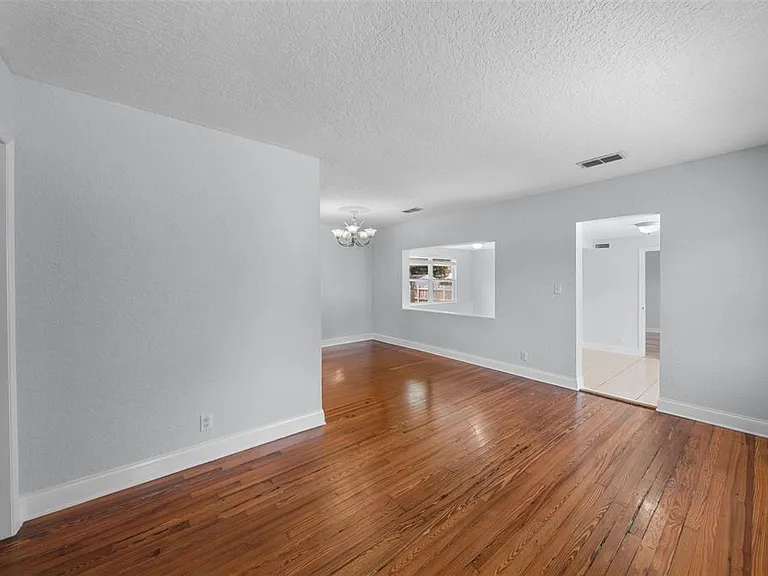 814 W Indiana Ave — Photo 6