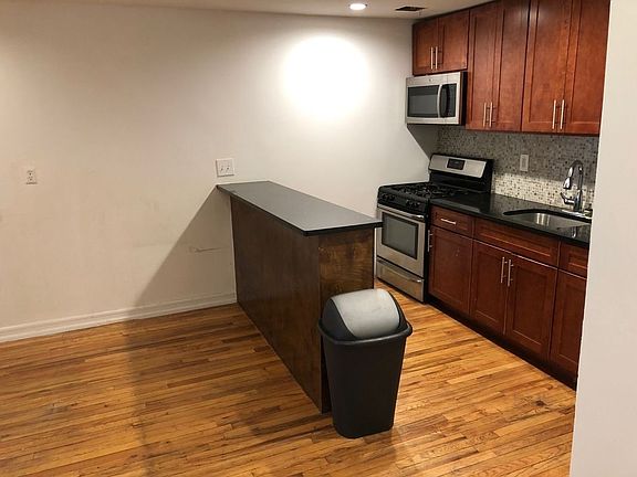 2nd image of 1323 Myrtle Ave Floor 1R