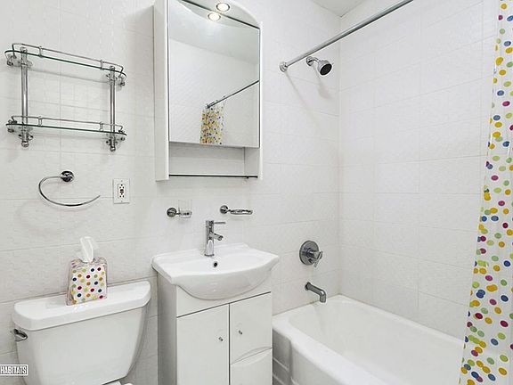 5th image of 320 E 35th St APT 4G