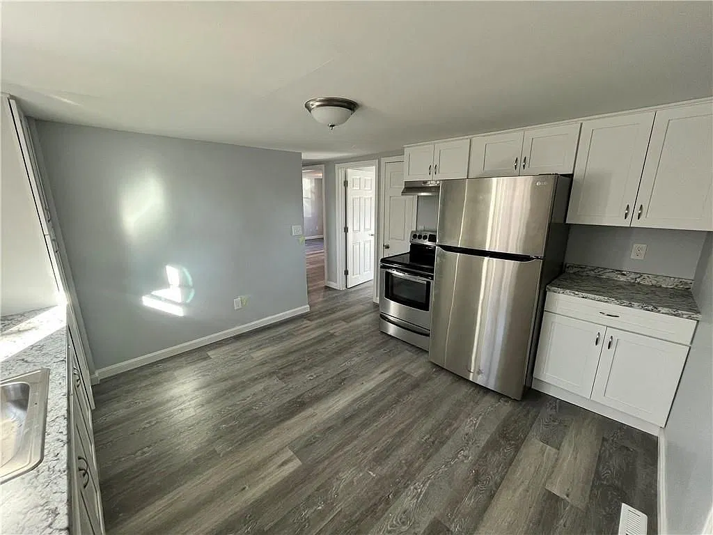 2 bed, 1.0 bath, 700 sqft, $1,849 — Photo 2