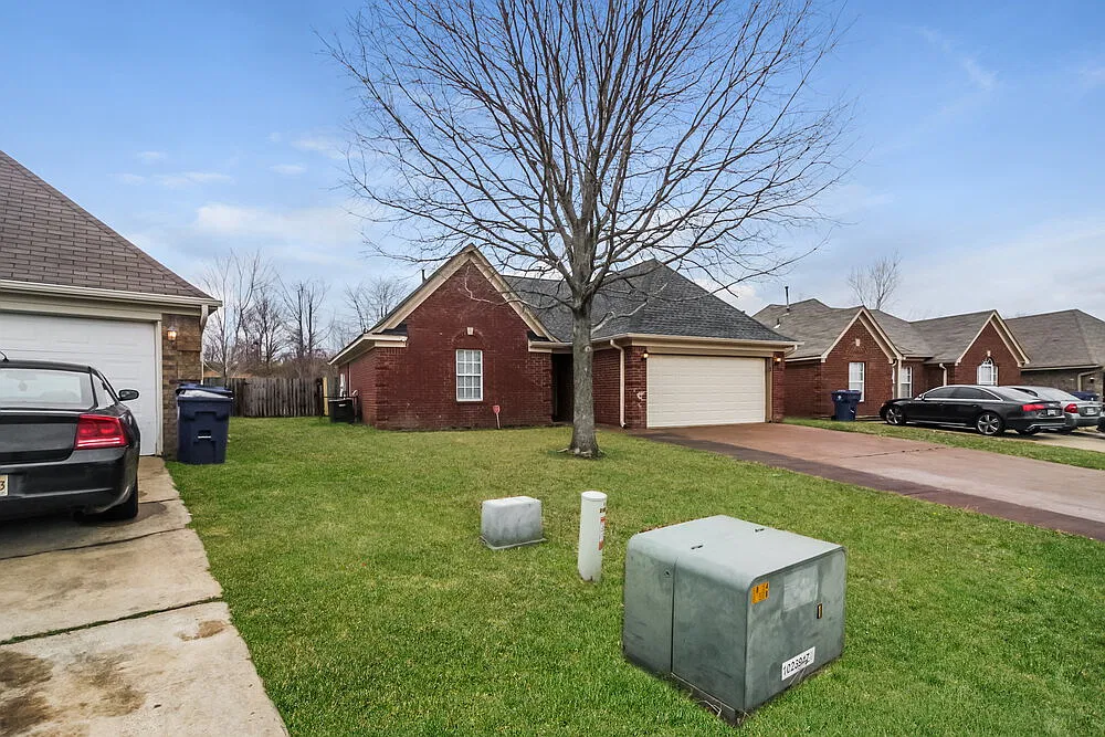 3 bed, 2.0 bath, 1350 sqft, $1,685 — Photo 3