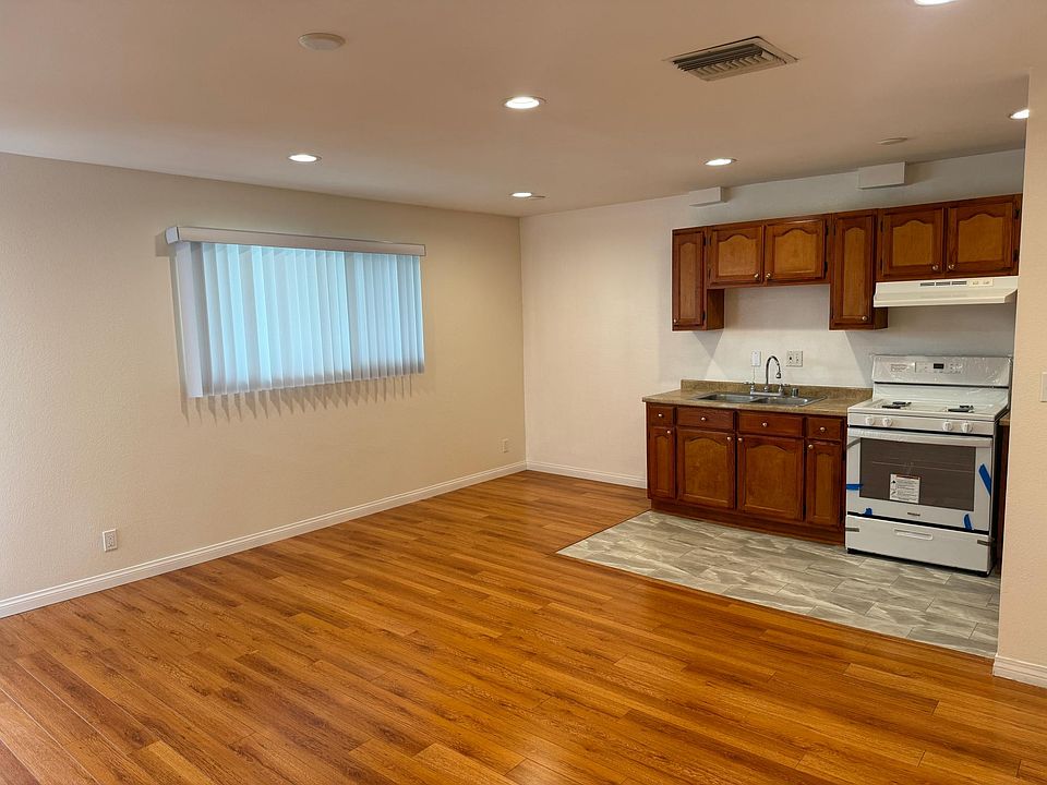 1st image of 2500 N Naomi St #202