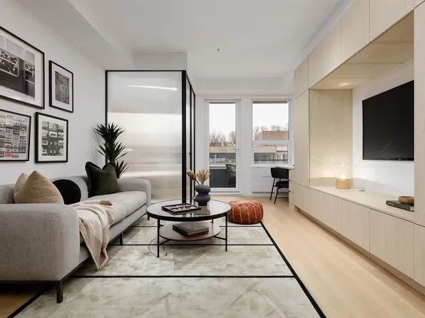 2471 Saint George St #406, Vancouver, BC V5T 3R1