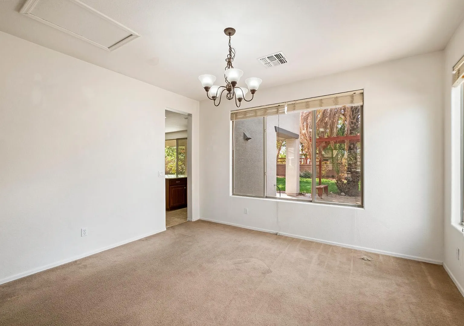 6 bed, 3.5 bath, 3240 sqft, $3,700 — Photo 4