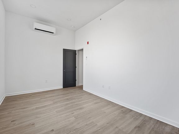 5th image of 1500 W Tioga St Floor 1