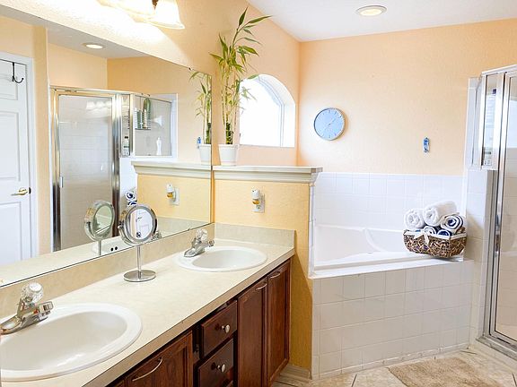 3rd image of 365 Arlington Cir