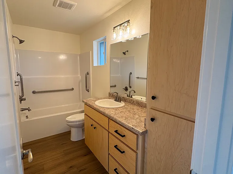 1654 NW Highland Ave #A — Photo 17