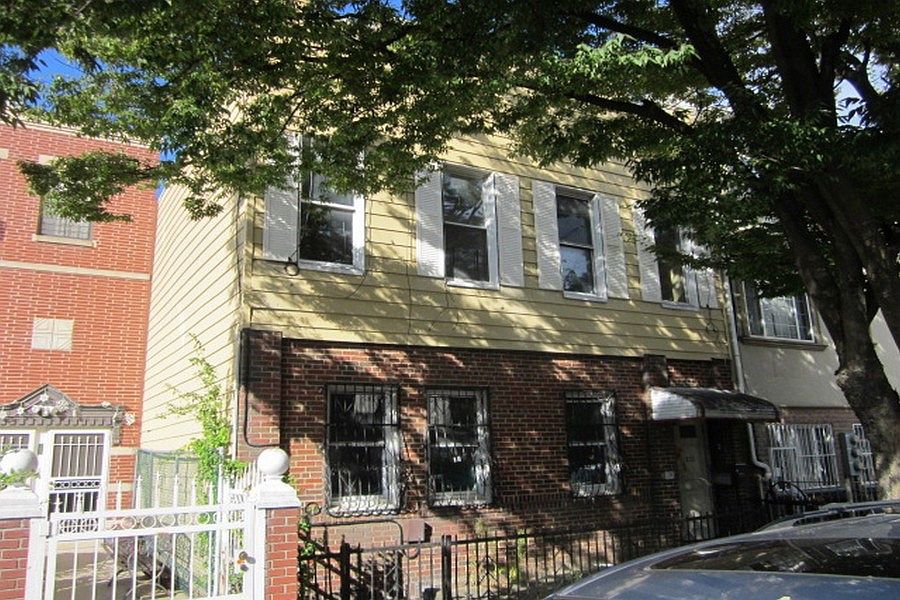 2nd image of 153 Mac Dougal St