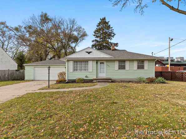 3955 Grape Ave NE, Grand Rapids, MI 49525