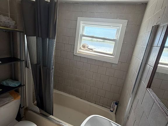 3rd image of 1226 Howard St Floor 2