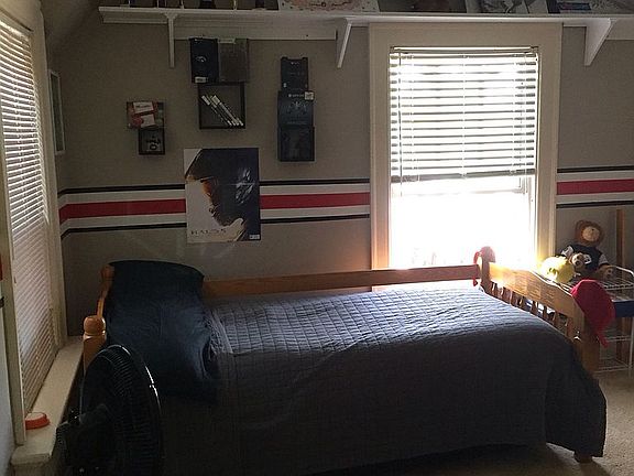 3rd bedroom-large closet