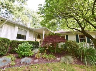 9 Brandywine Ln, Fairport, NY 14450