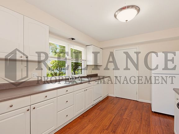4th image of 321 SE 10th St
