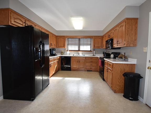 4th image of 210 Ash Park Dr