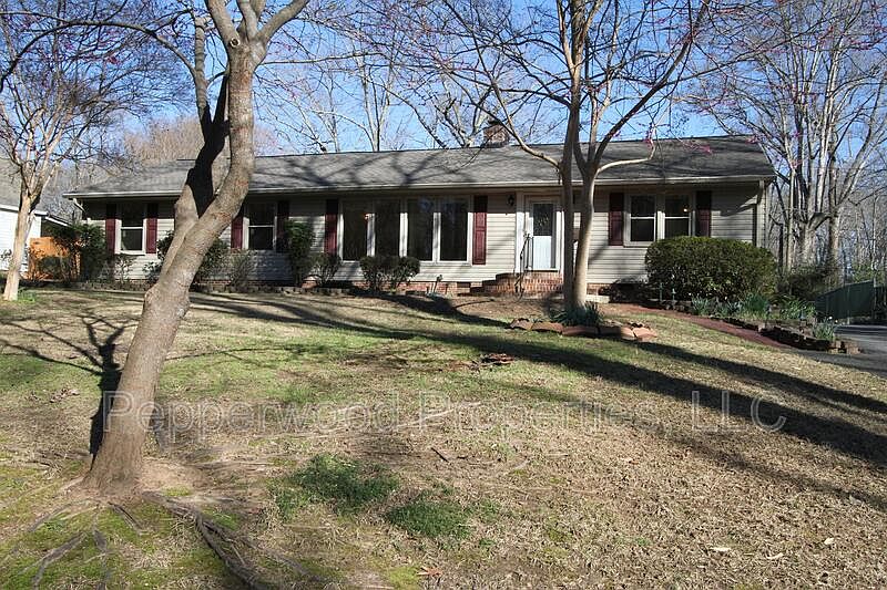 1st image of 327 N Park Dr