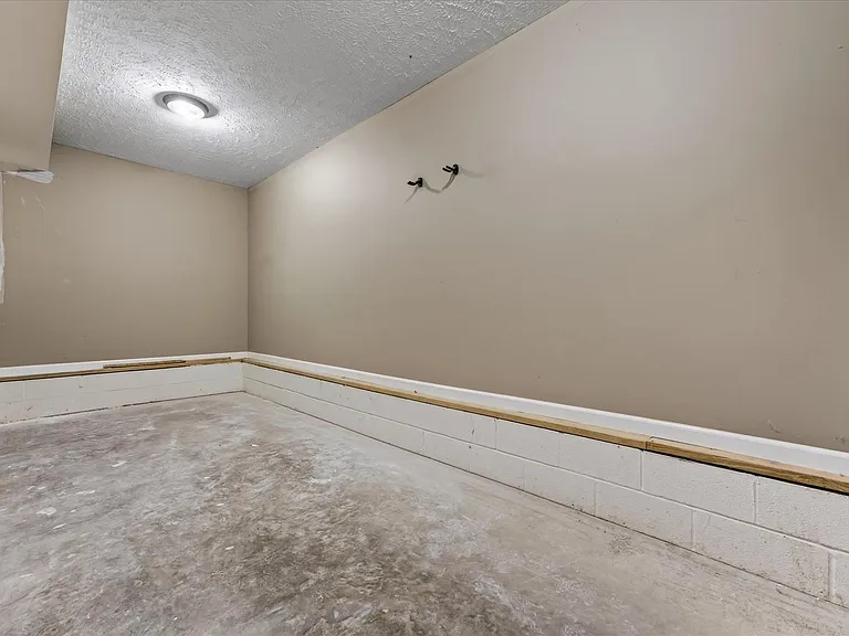 2973 McManus Cir — Photo 37