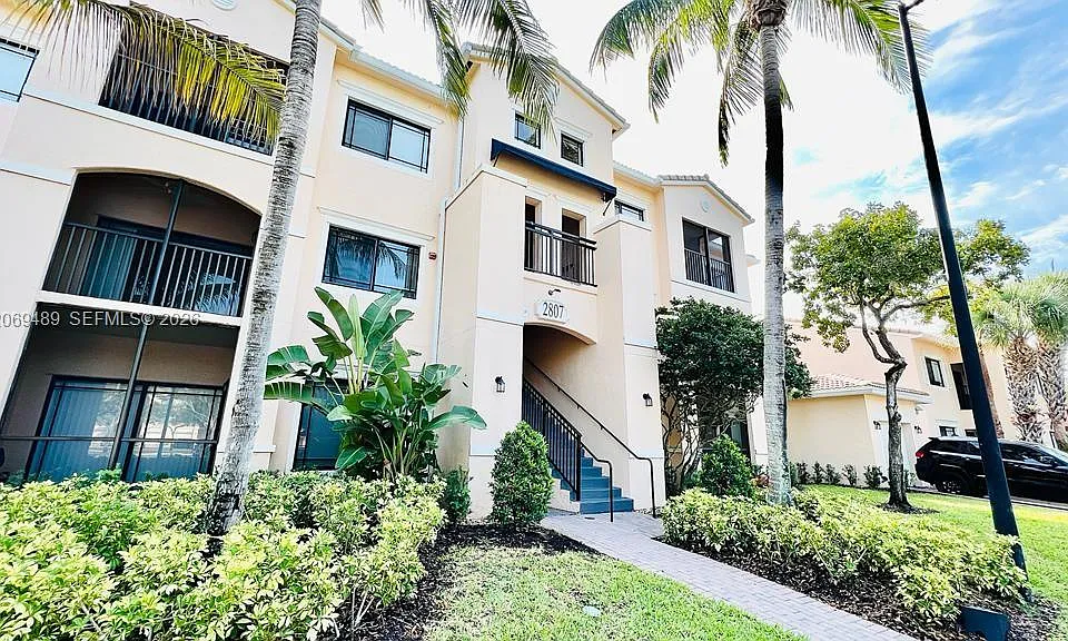 2807 Veronia Dr #201