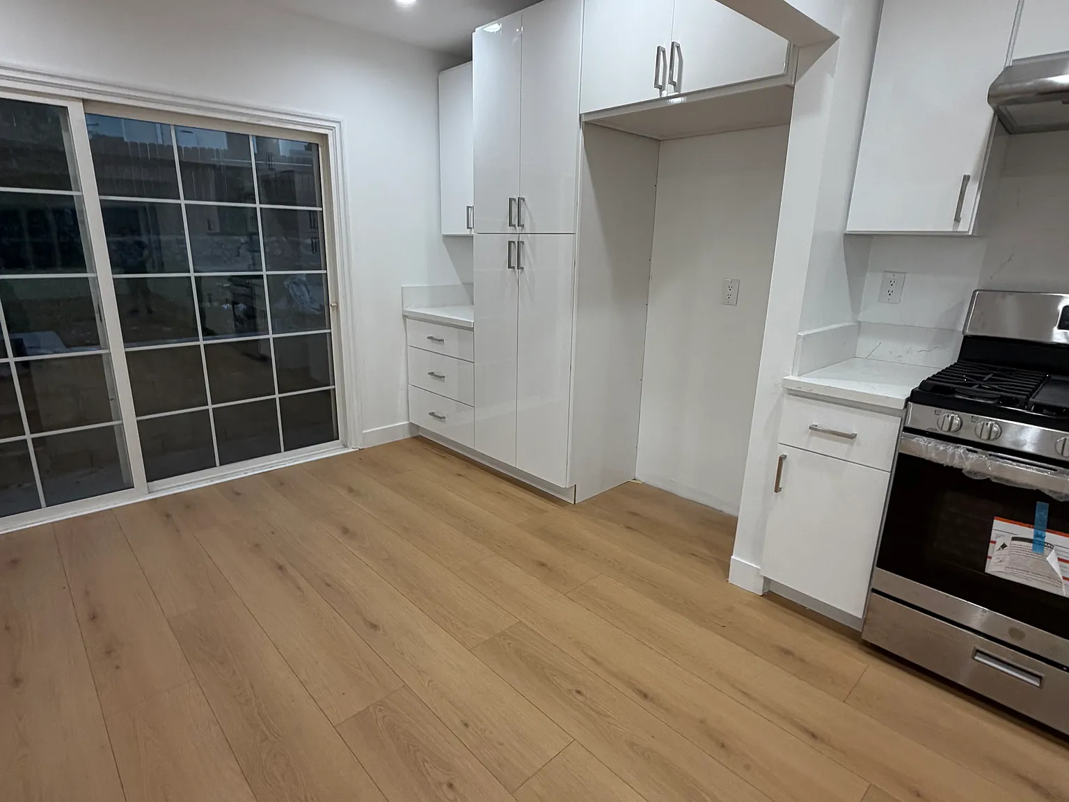 3 bed, 1800 sqft, $5,500 — Photo 3