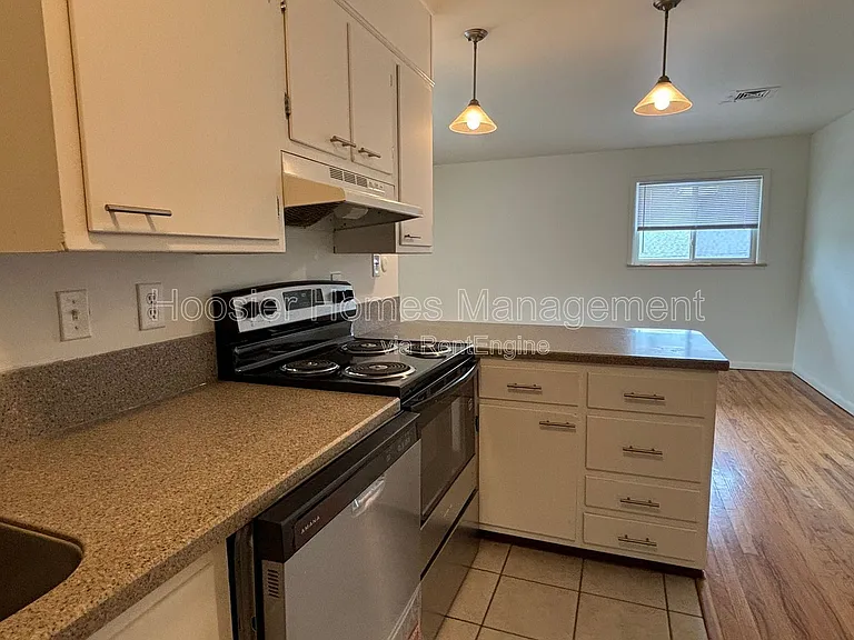 770 E 61st St #4 — Photo 7