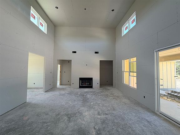 3rd image of 12 Thompson Rd